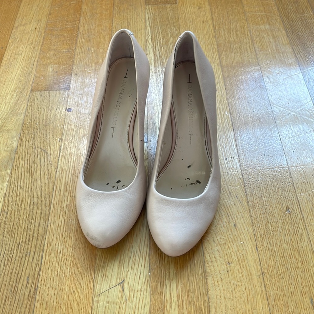 Banana Republic Nude Wedges